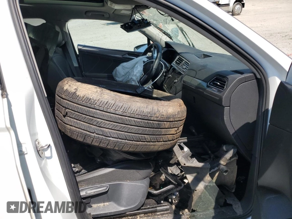 2022 Volkswagen Tiguan SE z VIN 3VV3B7AX0NM041925, wystawiony jako Copart lot #58415615 z przebiegiem 55 595 mil mil oraz Szkoda całkowita • Salvage title. Historia ofert i sprzedaży dostępna na DreamBid. Obrazek 7.