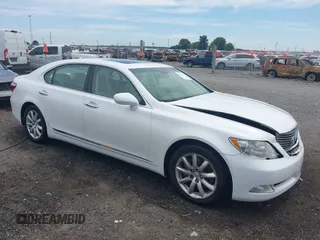 2007 Lexus LS 460 L z VIN JTHGL46F275003065, wystawiony jako IAAI lot #42620085 z przebiegiem 238 634 mil mil oraz . Historia ofert i sprzedaży dostępna na DreamBid. Obrazek 1.
