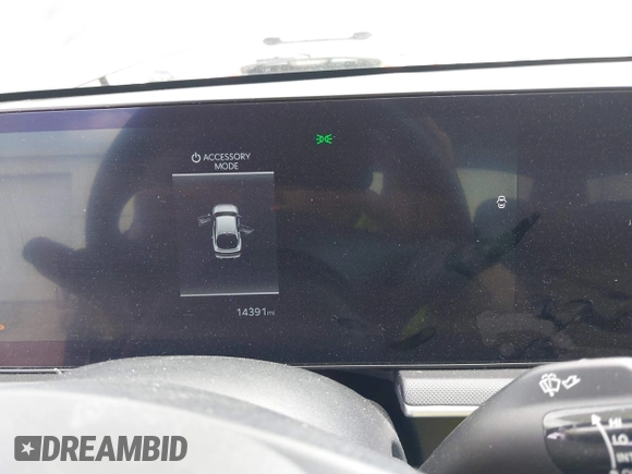 2025 Kia K5 LXS z VIN KNAG24J78S5275906, wystawiony jako IAAI lot #42006110 z przebiegiem 14 391 mil mil oraz . Historia ofert i sprzedaży dostępna na DreamBid. Obrazek 7.