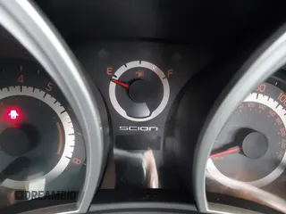2014 Scion tC z VIN JTKJF5C77E3080128, wystawiony jako IAAI lot #42174898 z przebiegiem Nie podano mil oraz . Historia ofert i sprzedaży dostępna na DreamBid. Obrazek 7.