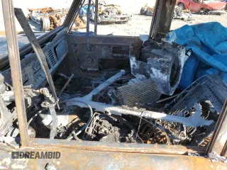 1975 Ford Bronco z VIN U15GLV42632, wystawiony jako Copart lot #71173504 z przebiegiem Nie podano mil oraz Szkoda całkowita • Salvage title. Historia ofert i sprzedaży dostępna na DreamBid. Obrazek 7.