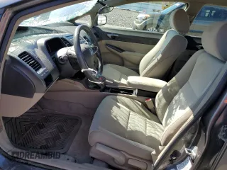 2009 Honda Civic LX z VIN 19XFA16559E016389, wystawiony jako Copart lot #53934915 z przebiegiem 112 966 mil mil oraz Szkoda całkowita • Salvage title. Historia ofert i sprzedaży dostępna na DreamBid. Obrazek 7.