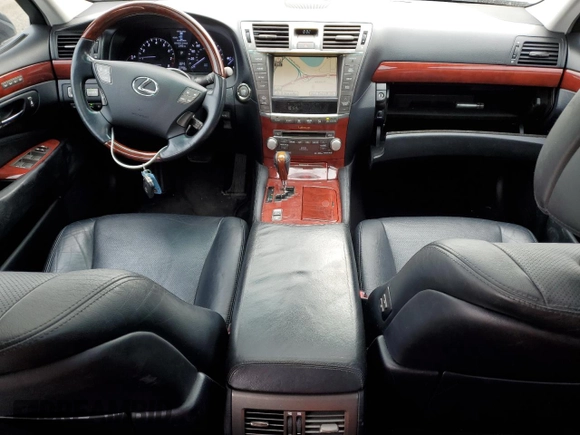 2011 Lexus LS 460 z VIN JTHCL5EF6B5010003, wystawiony jako Copart lot #54546225 z przebiegiem 279 058 mil mil oraz Nie do naprawy • Non repairable. Historia ofert i sprzedaży dostępna na DreamBid. Obrazek 8.