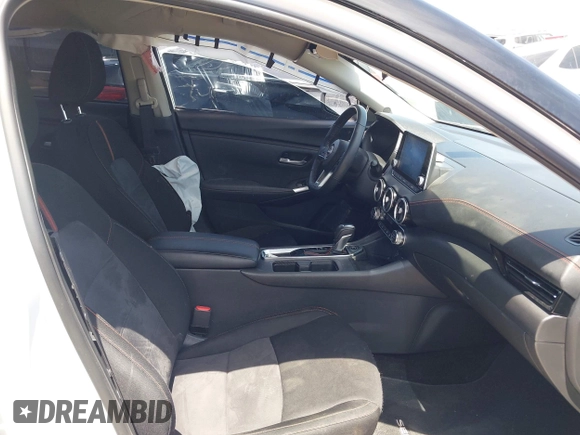 2024 Nissan Sentra SR z VIN 3N1AB8DV5RY286078, wystawiony jako IAAI lot #42254814 z przebiegiem 29 644 mil mil oraz . Historia ofert i sprzedaży dostępna na DreamBid. Obrazek 5.