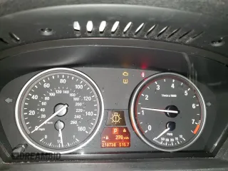 2011 BMW X5 35i z VIN 5UXZV4C52BL743475, wystawiony jako Copart lot #56238615 z przebiegiem 218 738 mil mil oraz Szkoda całkowita • Salvage title. Historia ofert i sprzedaży dostępna na DreamBid. Obrazek 9.