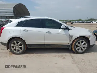 2013 Cadillac SRX Performance Collection z VIN 3GYFNDE30DS648288, wystawiony jako IAAI lot #41955462 z przebiegiem 135 956 mil mil oraz . Historia ofert i sprzedaży dostępna na DreamBid. Obrazek 13.