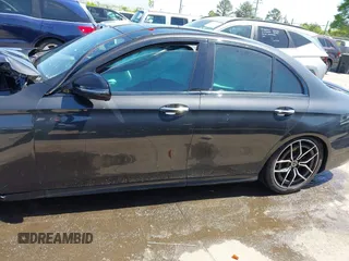 2021 Mercedes-Benz E 350 z VIN W1KZF8DB5MB001483, wystawiony jako IAAI lot #42030736 z przebiegiem Nie podano mil oraz . Historia ofert i sprzedaży dostępna na DreamBid. Obrazek 13.