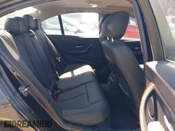 2015 BMW 3 Series 328i xDrive с VIN WBA3B5C55FF961143, выставлен на аукционе IAAI как лот 42561041 с пробегом 61 624 миль миль и . История ставок и продаж доступна на DreamBid. Изображение 8.