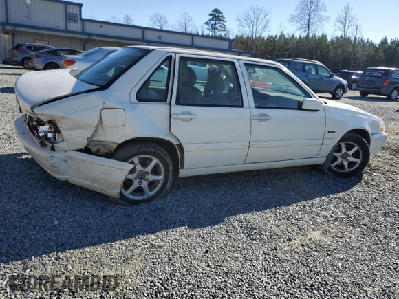 1998 Volvo S70 z VIN YV1LS5538W1465730, wystawiony jako Copart lot #84165414 z przebiegiem 182 073 mil mil oraz Szkoda całkowita • Salvage title. Historia ofert i sprzedaży dostępna na DreamBid. Obrazek 3.