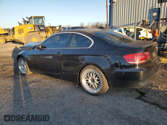 2007 BMW 3 Series 328i z VIN WBAWB33577PV70251, wystawiony jako Copart lot #50521915 z przebiegiem 182 676 mil mil oraz Czysty tytuł • Clean title. Historia ofert i sprzedaży dostępna na DreamBid. Obrazek 2.