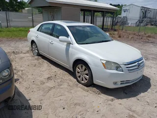 2005 Toyota Avalon XL with VIN 4T1BK36B65U045629, listed as a IAAI auction lot 42093132 with 133,157 mi miles. Bid and sale history available at carsss.com. Image 1.