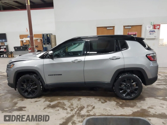 2022 Jeep Compass Latitude with VIN 3C4NJDBB3NT186152, listed as a IAAI auction lot 41402923 with 30,443 mi miles and . Bid and sale history available at DreamBid. Image 14.
