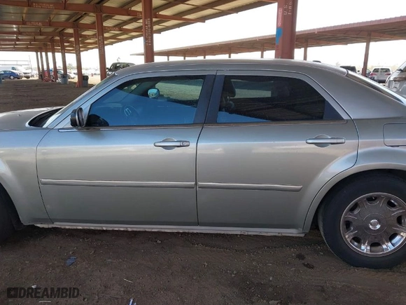 2006 Chrysler 300 Touring with VIN 2C3KA53G86H538451, listed as a IAAI auction lot 41702401 with NaN miles. Bid and sale history available at carsss.com. Image 14.