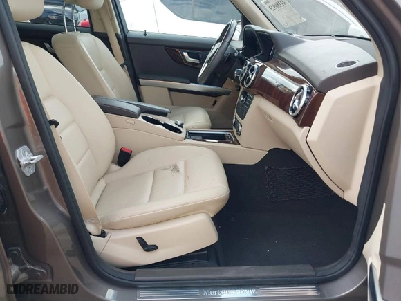 2015 Mercedes-Benz GLK-Class GLK 350 with VIN WDCGG8JB4FG379507, listed as a IAAI auction lot 41180925 with 75,506 mi miles. Bid and sale history available at carsss.com. Image 5.