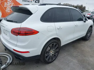 2016 Porsche Cayenne Turbo z VIN WP1AC2A20GLA85193, wystawiony jako IAAI lot #42170440 z przebiegiem 95 999 mil mil oraz . Historia ofert i sprzedaży dostępna na DreamBid. Obrazek 4.