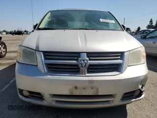 2010 Dodge Grand Caravan SXT z VIN 2D4RN5D13AR331626, wystawiony jako Copart lot #55522315 z przebiegiem 170 202 mil mil oraz Czysty tytuł • Clean title. Historia ofert i sprzedaży dostępna na DreamBid. Obrazek 5.