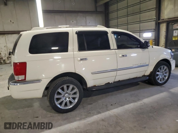 2007 Chrysler Aspen Limited z VIN 1A8HW58247F517239, wystawiony jako Copart lot #52882225 z przebiegiem 131 685 mil mil oraz Szkoda całkowita • Salvage title. Historia ofert i sprzedaży dostępna na DreamBid. Obrazek 3.