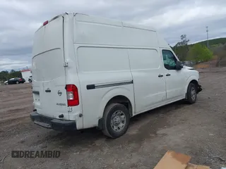 2021 Nissan NV Cargo SV z VIN 1N6BF0LYXMN800271, wystawiony jako IAAI lot #41847197 z przebiegiem 180 913 mil mil oraz . Historia ofert i sprzedaży dostępna na DreamBid. Obrazek 4.