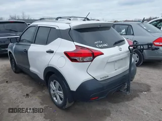 2019 Nissan Kicks SV with VIN 3N1CP5CU5KL471493, listed as a IAAI auction lot 40940794 with 111,733 mi miles. Bid and sale history available at carsss.com. Image 3.