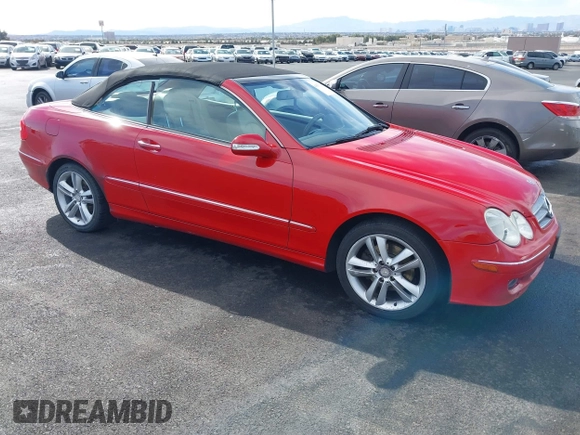 2008 Mercedes-Benz CLK 350 z VIN WDBTK56FX8T094798, wystawiony jako IAAI lot #41555114 z przebiegiem 203 903 mil mil oraz . Historia ofert i sprzedaży dostępna na DreamBid. Obrazek 1.