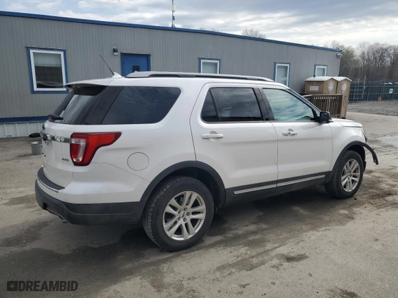 2018 Ford Explorer XLT with VIN 1FM5K8D83JGB28591, listed as a Copart auction lot 52923045 with 57,292 mi miles and Salvage Title. Bid and sale history available at carsss.com. Image 3.