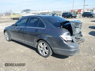 2010 Mercedes-Benz C 300 Sport z VIN WDDGF8BB4AF468327, wystawiony jako IAAI lot #41793361 z przebiegiem 171 346 mil mil oraz . Historia ofert i sprzedaży dostępna na DreamBid. Obrazek 3.