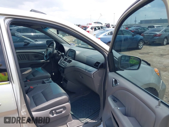 2009 Honda Odyssey Touring z VIN 5FNRL38949B002092, wystawiony jako IAAI lot #42072003 z przebiegiem Nie podano mil oraz . Historia ofert i sprzedaży dostępna na DreamBid. Obrazek 5.