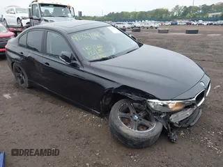 2015 BMW 3 Series 320i xDrive с VIN WBA3C3G55FNT51194, выставлен на аукционе IAAI как лот 42369035 с пробегом 110 797 миль миль и . История ставок и продаж доступна на DreamBid. Изображение 1.
