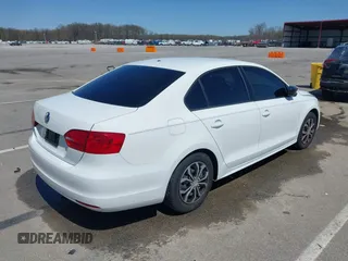 2014 Volkswagen Jetta S z VIN 3VW2K7AJ4EM415553, wystawiony jako IAAI lot #41971067 z przebiegiem 143 235 mil mil oraz . Historia ofert i sprzedaży dostępna na DreamBid. Obrazek 4.