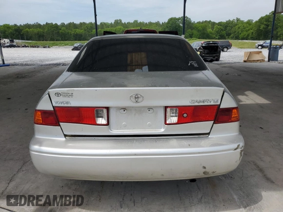 2001 Toyota Camry CE z VIN 4T1BG22K11U784435, wystawiony jako Copart lot #57150025 z przebiegiem 32 777 mil mil oraz Czysty tytuł • Clean title. Historia ofert i sprzedaży dostępna na DreamBid. Obrazek 6.