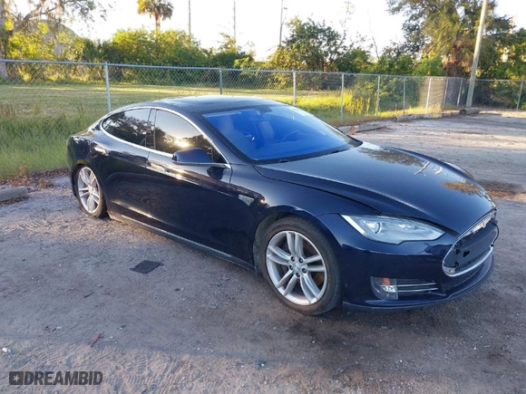 2013 Tesla Model S with VIN 5YJSA1DN9DFP06165, listed as a IAAI auction lot 40920844 with 181,342 mi miles. Bid and sale history available at carsss.com. Image 1.