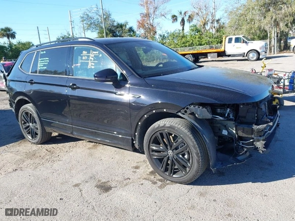 2022 Volkswagen Tiguan SE R-Line Black with VIN 3VVCB7AX9NM162825, listed as a IAAI auction lot 41272552 with 24,183 mi miles. Bid and sale history available at carsss.com. Image 13.