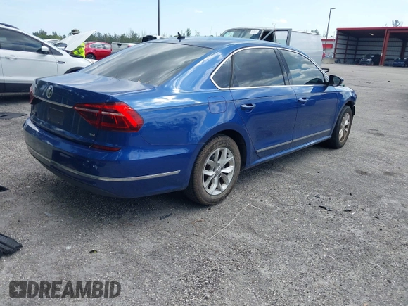 2017 Volkswagen Passat S z VIN 1VWAT7A30HC067492, wystawiony jako IAAI lot #41796538 z przebiegiem 43 926 mil mil oraz . Historia ofert i sprzedaży dostępna na DreamBid. Obrazek 4.