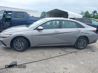 2024 Hyundai Elantra SEL с VIN KMHLM4DG1RU677138, выставлен на аукционе IAAI как лот 42788855 с пробегом 36 696 миль миль и . История ставок и продаж доступна на DreamBid. Изображение 14.