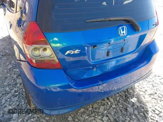 2007 Honda Fit Sport z VIN JHMGD38647S049292, wystawiony jako IAAI lot #41971049 z przebiegiem 206 846 mil mil oraz . Historia ofert i sprzedaży dostępna na DreamBid. Obrazek 14.