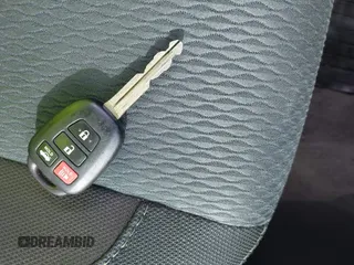 2018 Toyota Corolla L z VIN 2T1BURHE0JC973310, wystawiony jako IAAI lot #42198055 z przebiegiem 100 110 mil mil oraz . Historia ofert i sprzedaży dostępna na DreamBid. Obrazek 11.