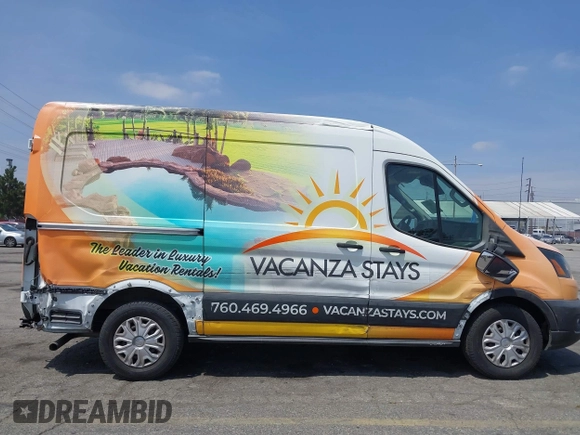 2020 Ford Transit z VIN 1FTYE1C89LKB18309, wystawiony jako IAAI lot #42086954 z przebiegiem 44 937 mil mil oraz . Historia ofert i sprzedaży dostępna na DreamBid. Obrazek 19.