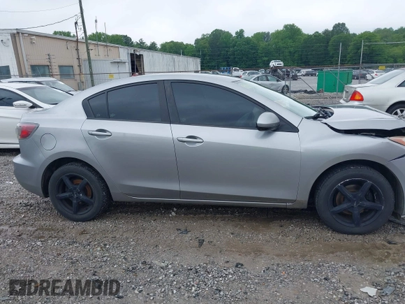 2013 Mazda 3 i Sport z VIN JM1BL1U75D1743637, wystawiony jako IAAI lot #42258672 z przebiegiem 151 404 mil mil oraz . Historia ofert i sprzedaży dostępna na DreamBid. Obrazek 13.