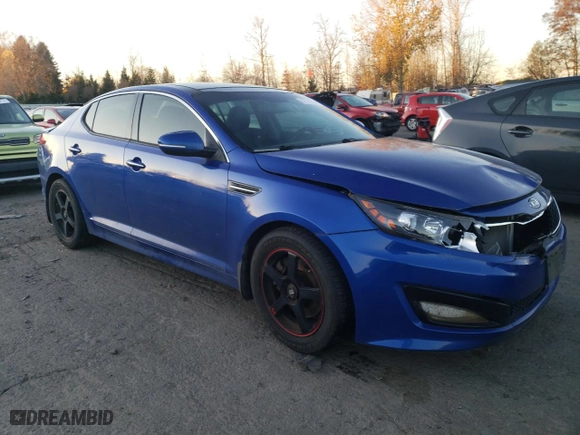 2012 Kia Optima SX with VIN 5XXGR4A61CG081429, listed as a Copart auction lot 82754384 with 207,394 mi miles and Salvage Title. Bid and sale history available at carsss.com. Image 4.