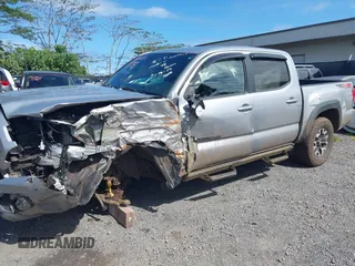 2018 Toyota Tacoma SR z VIN 3TMCZ5AN7JM156092, wystawiony jako IAAI lot #41642391 z przebiegiem 65 805 mil mil oraz . Historia ofert i sprzedaży dostępna na DreamBid. Obrazek 17.