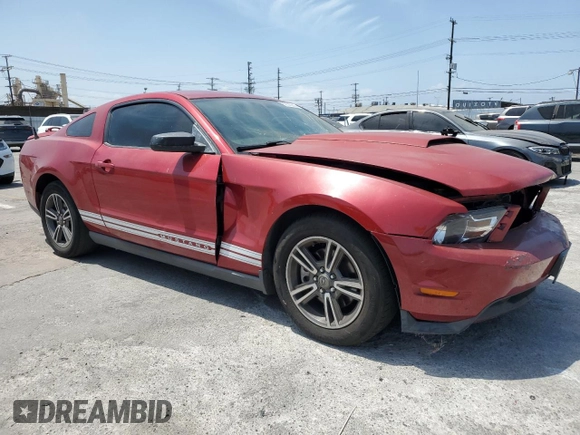 2012 Ford Mustang Premium z VIN 1ZVBP8AM4C5284032, wystawiony jako Copart lot #62140355 z przebiegiem 176 640 mil mil oraz Szkoda całkowita • Salvage title. Historia ofert i sprzedaży dostępna na DreamBid. Obrazek 4.
