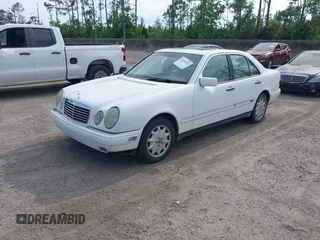 1998 Mercedes-Benz E-Class with VIN WDBJF65FXWA615255, listed as a IAAI auction lot 42146962 with 219,710 mi miles. Bid and sale history available at carsss.com. Image 2.