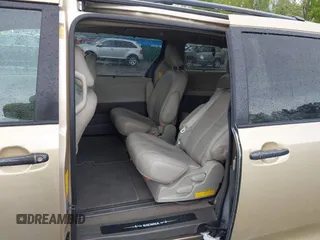 2014 Toyota Sienna XLE with VIN 5TDYK3DC1ES416999, listed as a IAAI auction lot 41972378 with 119,179 mi miles. Bid and sale history available at carsss.com. Image 8.