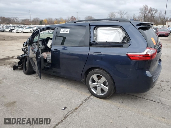 2020 Toyota Sienna LE z VIN 5TDJZ3DC2LS246596, wystawiony jako Copart lot #82495544 z przebiegiem Nie podano mil oraz Szkoda całkowita • Salvage title. Historia ofert i sprzedaży dostępna na DreamBid. Obrazek 2.