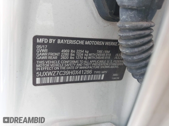 2017 BMW X3 sDrive28i with VIN 5UXWZ7C39H0X41286, listed as a IAAI auction lot 41577117 with 104,781 mi miles. Bid and sale history available at carsss.com. Image 9.