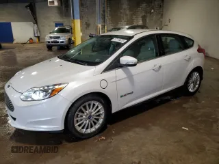 2014 Ford Focus Electric z VIN 1FADP3R45EL344648, wystawiony jako Copart lot #57118335 z przebiegiem 60 347 mil mil oraz Szkody całkowita. Historia ofert i sprzedaży dostępna na DreamBid. Obrazek 1.