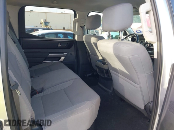 2022 Toyota Tundra 2WD SR5 with VIN 5TFLA5AB0NX015314, listed as a IAAI auction lot 41704714 with 29,629 mi miles. Bid and sale history available at carsss.com. Image 8.