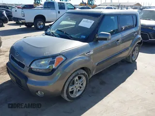 2011 Kia Soul + with VIN KNDJT2A23B7288341, listed as a IAAI auction lot 41722278 with 135,324 mi miles. Bid and sale history available at carsss.com. Image 2.