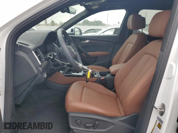 2024 Audi Q5 Premium Plus with VIN WA1BBAFY9R2147404, listed as a Copart auction lot 60261915 with 3,201 mi miles and Salvage title. Bid and sale history available at DreamBid. Image 7.