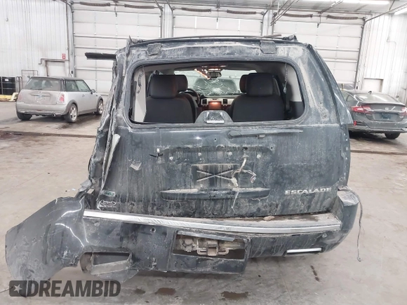 2012 Cadillac Escalade Premium z VIN 1GYS4CEF7CR299766, wystawiony jako IAAI lot #41374795 z przebiegiem 156 491 mil mil oraz . Historia ofert i sprzedaży dostępna na DreamBid. Obrazek 17.